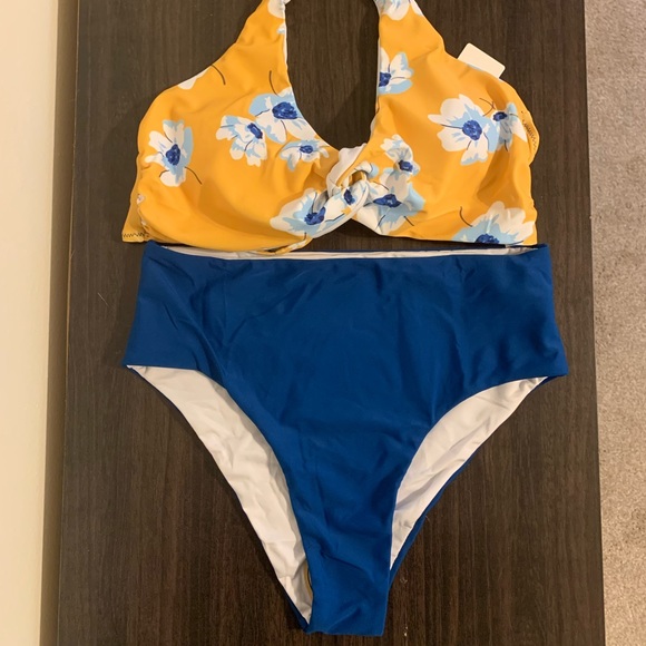 Women’s S yellow and blue flower print tie back hook design bikini set - Picture 2 of 5